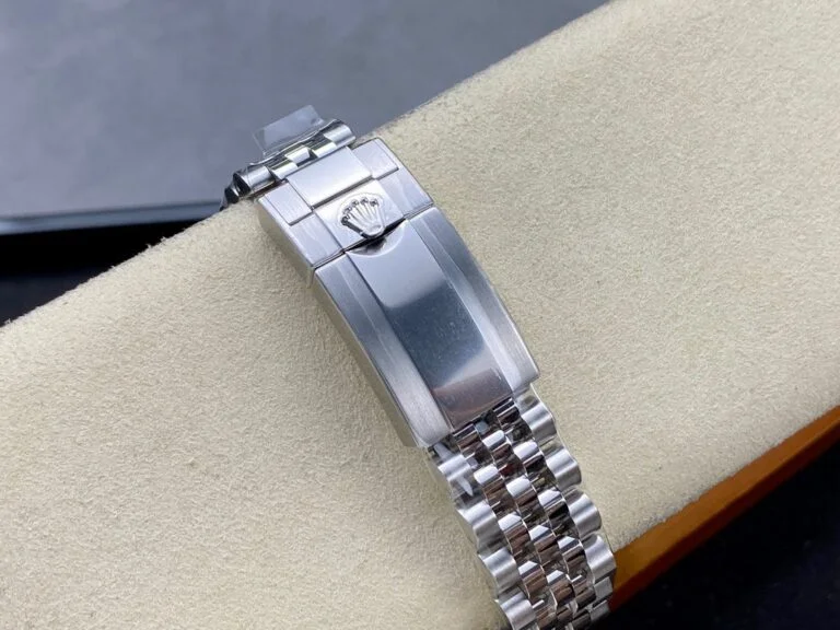 Superclone Rolex GMT-Master II 126710GRNR “Bruce Wayne” Jubilee 2024 - Image 8